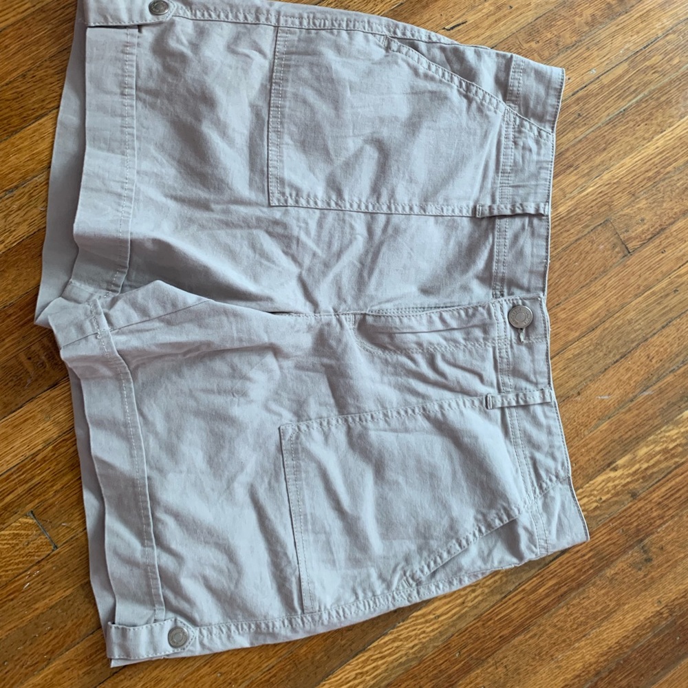 Gloria Vanderbilt grey shorts